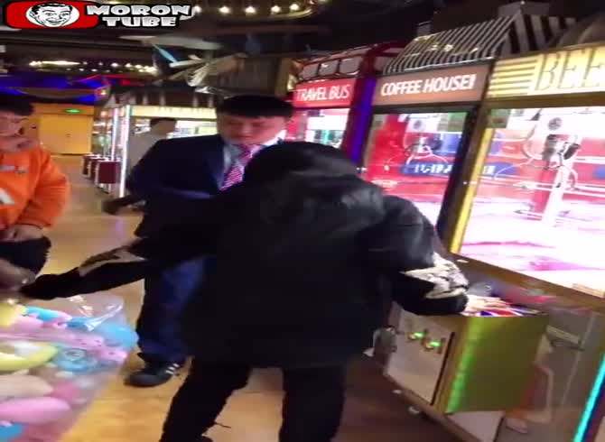 Video :In a gaming area, a young lady emptying all of the lint-catching devices